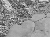 Americká NASA zveřejnila zatím nejdetailnější snímky Pluta pocházející ze sondy...