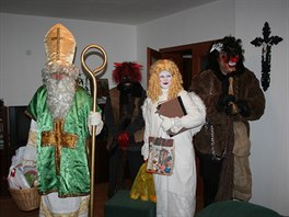 Benešovský pediatr Karel Navrátil se každoročně obléká do kostýmu Mikuláše.
