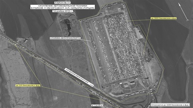 Kolony cisteren v tureck provincii Silopi na snmku z 14. listopadu. Rusk ministerstvo obrany zveejnilo satelitn snmky, kter maj dokazovat, e Turecko nakupuje ropu od Islmskho sttu.