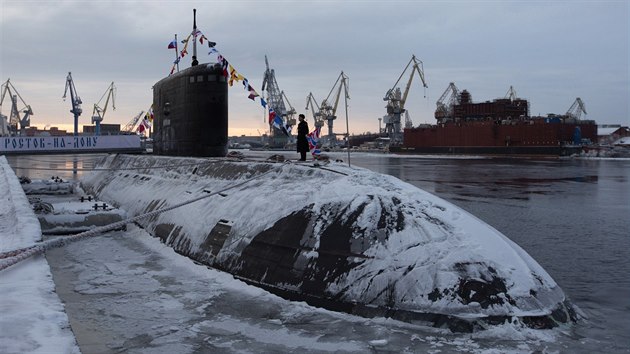 Rusk ponorka Rostov na Donu v petrohradskch docch. Archivn snmek