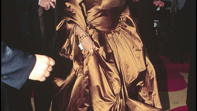 Susan Sarandonov v modelu Dolce & Gabbana na pedvn Oscar, 1995