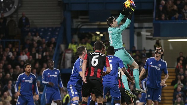 Uzdraven brank Thibaut Courtois si vyskoil na centrovan m do vlastnho pokutovho zem.