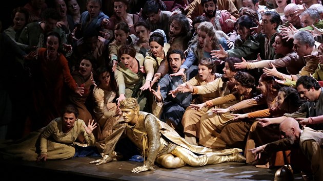Scna z Verdiho opery Jana z Arku v milnsk La Scale