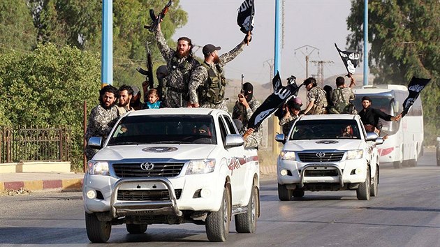 Toyoty ve slubách bojovník Islámského státu