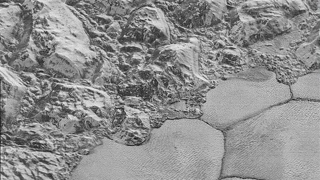 Americká NASA zveejnila zatím nejdetailnjí snímky Pluta pocházející ze sondy...