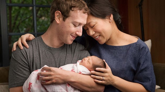 f Facebooku Mark Zuckerberg s manelkou Priscillou a dcerou Max (1. prosince 2015)