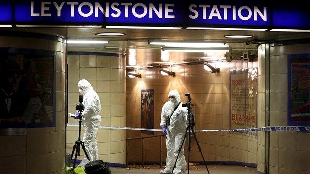 Policie vyetuje tok v londnsk stanici metra  Leytonstone. (6. prosince 2015)