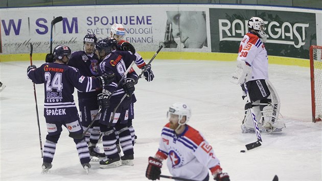 Momentka ze zpasu 1. hokejov ligy mezi Teb a Bentkami.