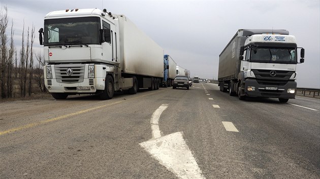 Do protest se zapojili i idii kamion na vjezdu z Volgogradu (1. prosince 2015).