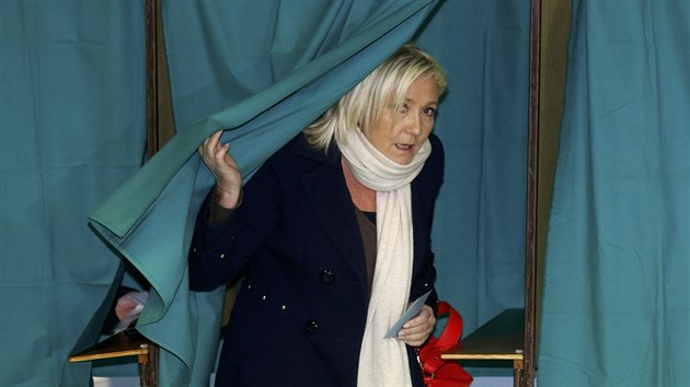 fka Nrodn fronty Marine Le Penov bhem prvnho kola francouzskch regionlnch voleb (6. prosince 2015).