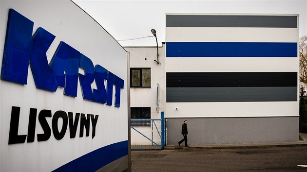 Výrobce autodílů Karsit otevřel v Jaroměři na Náchodsku novou lisovnu (9. prosince 2015).
