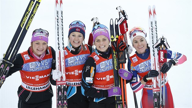 Vtzn norsk tafeta z Lillehammeru, zleva Maiken Caspersen Fallaov, Invild Flugstad stbergov, Therese Johaugov a Heidi Wengov.