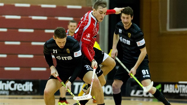 Momentka z duelu Pardubice (erven) vs. Litvnov