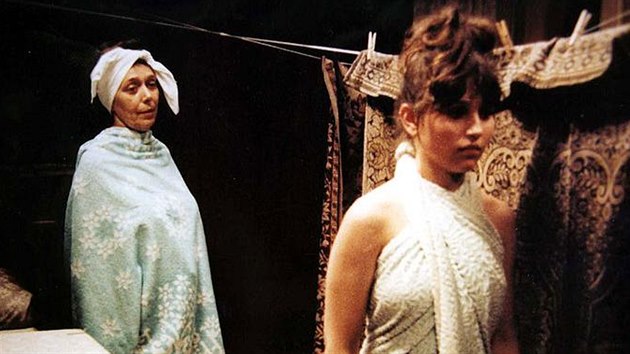 Jiina Jirskov a Alena Mihulov ve filmu Sestiky (1983)
