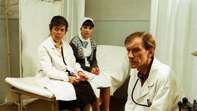 Jiina Jirskov, Alena Mihulov a Frantiek Husk ve filmu Sestiky (1983)