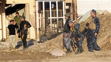 Irácké jednotky v boji proti Islámskému státu u Ramádí (30. listopadu 2015)
