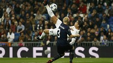 MIK! Cristiano Ronaldo z Realu Madrid nkami pálí na branku Malmö.