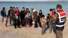 Uprchlíci, kteí chtli vyplout z Turecka do nedalekého ecka (listopad 2015)