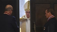 papež, svatá brána