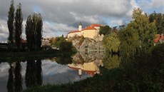 Hrad Lipnice nad Sázavou. Turistm se jako vtina dalích památek oteve v pondlí. Novinkou letoní sezony bude takzvaný Lipnický kachlový poklad.