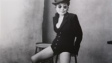 íjen vzdává hold výtvarnici a hudebnici Yoko Ono.