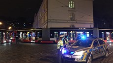 Na Klárově se srazily tramvaje, přičemž jedna vykolejila. (8. prosince 2015)