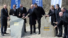 Letos v dubnu politici zahájili stavbu úseku D3 mezi Veselím nad Lu�nicí a...