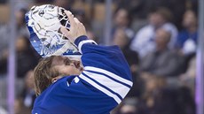 Ani Garret Sparks nev��il, co se mu povedlo. P�i premié�e v NHL za Toronto...