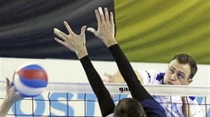 Ostravský bloka Michal echmánek útoí v utkání proti Zlínu.