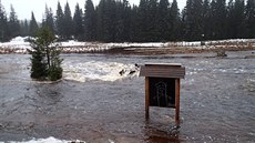Roklanský potok v Modravě ráno dosáhla třetího povodňového stupně, později...