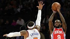 Carmelo Anthony z New Yorku se pokouí zkomplikovat zakonení JaKarru...