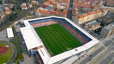 Fotbalový stadion na Letné v Praze pou�ívá pro své domácí zápasy fotbalový klub...