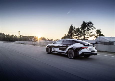Prototyp Audi RS7 schopn jzdy bez idie