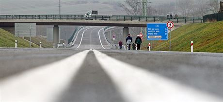 První ást obchvatu Chrudimi krátce ped zprovoznním koncem roku 2015.