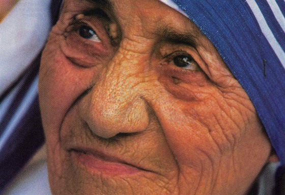Matka Tereza založila ženský řád Misionářky Lásky v roce 1950 na pomoc chudým a nemocným Indům