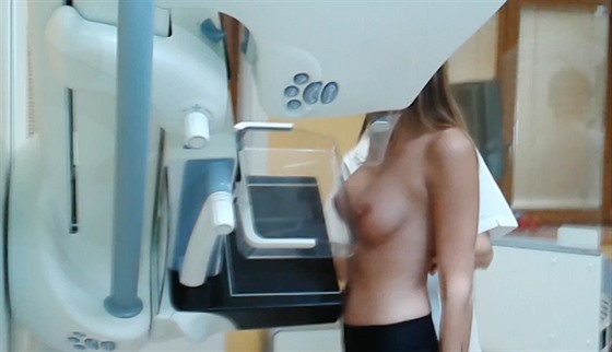 Olomouck fakultn nemocnice pedvedla nov mamograf na modelce