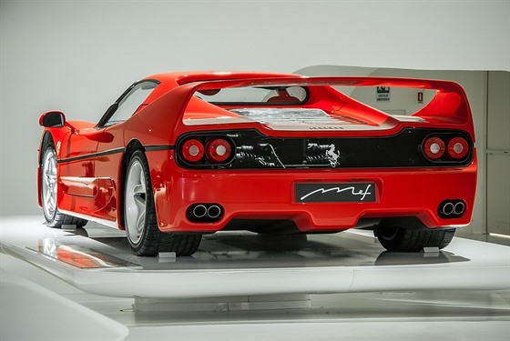 Ferrari F50 v muzeu Enza Ferrariho v italské Moden