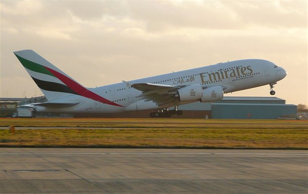 Airbus A380 spolenosti Emirates.