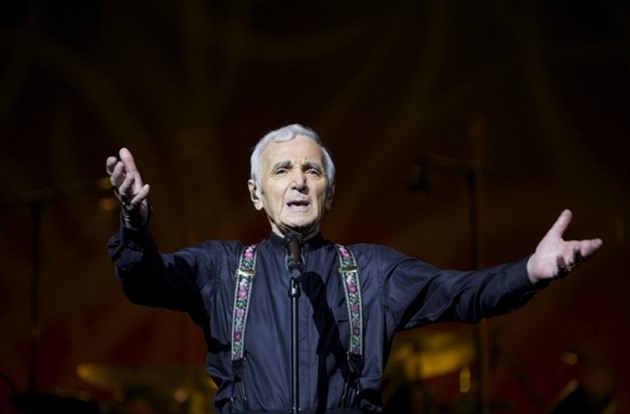 Neduživý a s křivým nosem. Charles Aznavour okouzloval pravdou a vášní