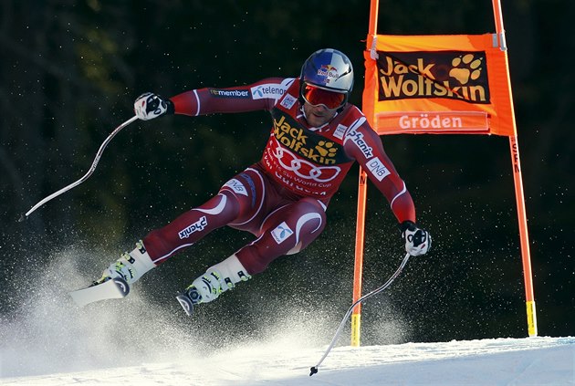 Aksel Lund Svindal se �ítí vp�ed na trati ve Val Garden�.