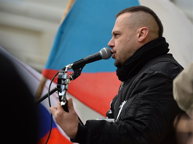 Na demonstraci vystoupil i zp�vák s neonacistickou minulostí Tomá� Ortel (12....