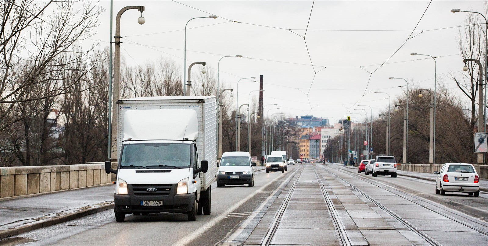 Na Libe�ském most� se nesm�jí potkat v jeden moment dv� tramvaje. Zákaz vjezdu...