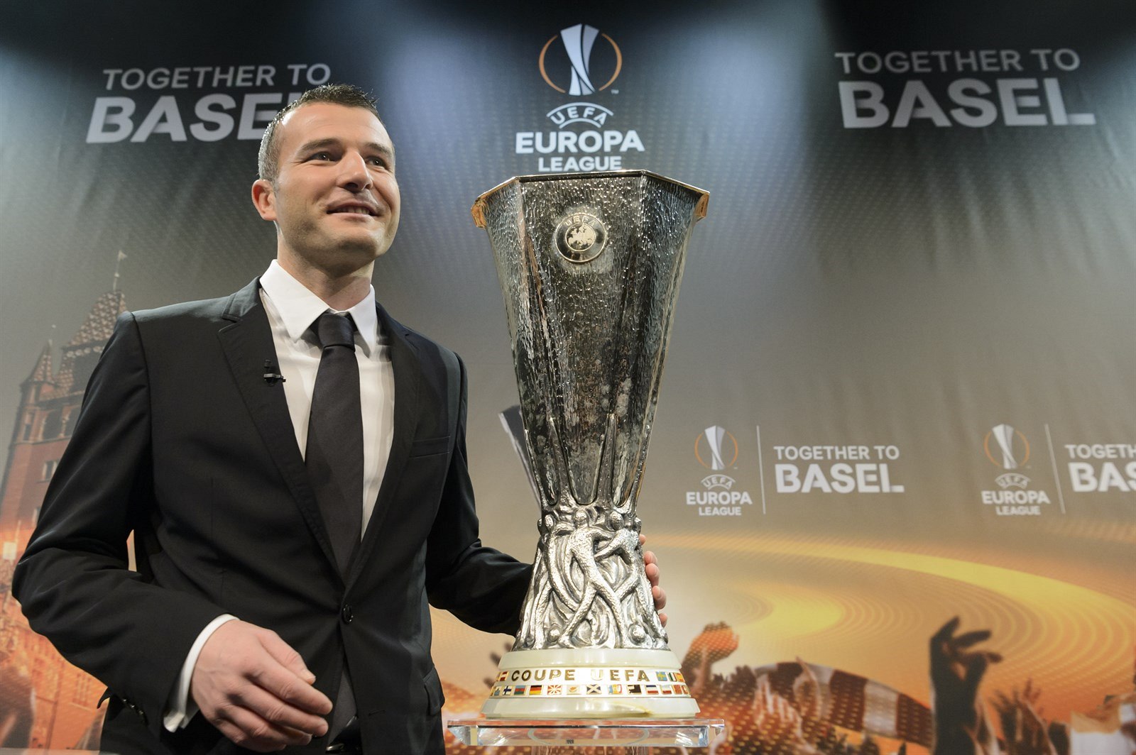 Alexander Frei s trofejí pro vít�ze Evropské ligy