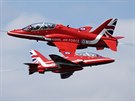 Dva ze stroj akrobatické skupiny Red Arrows