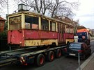 Pevoz historického tramvajového vleného vozu do vozovny Steovice.