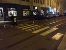 Chytrý pechod se svítícím pruhem v Sokolovské ulici.