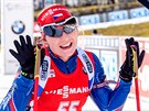eská biatlonistka Lucie Charvátová se raduje ze ivotního výsledku. V...