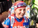 eská biatlonistka Lucie Charvátová ospovídá novinám po ivotním závod. V...