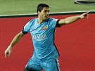 Luis Suarez z Barcelony oslavuje jeden ze svých tí gól proti ínskému...