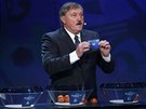 eská fotbalová legenda Antonín Panenka bhem slavnostního losu Eura 2016